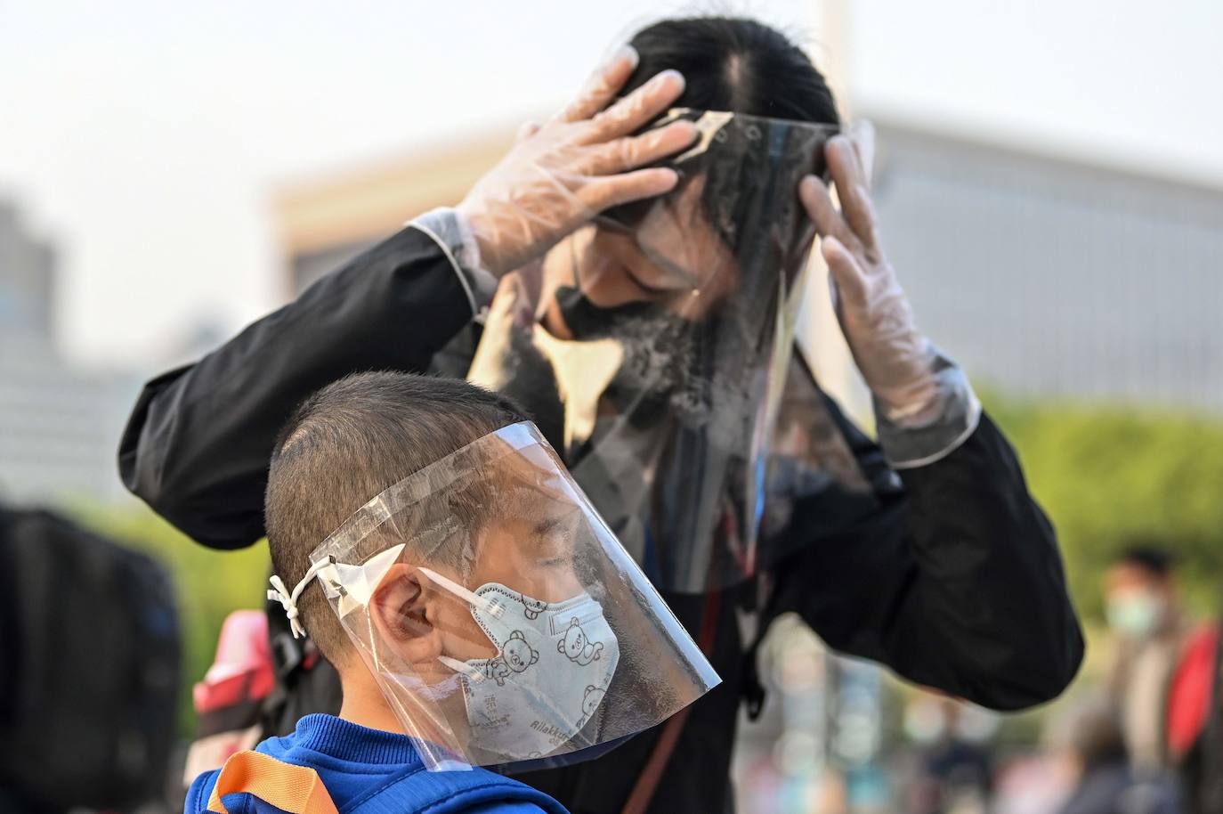 En Wuhan, ciudad china donde comenzó la pandemia, se han levantado las restricciones que mantuvieron cerrada la urbe durante 76 días y poco a poco se va recuperando la normalidad