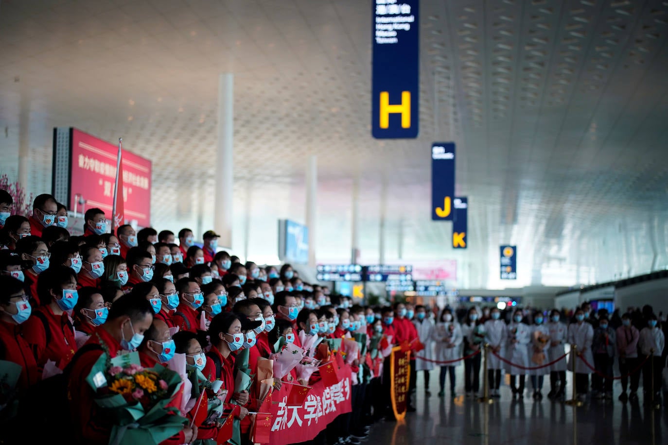 En Wuhan, ciudad china donde comenzó la pandemia, se han levantado las restricciones que mantuvieron cerrada la urbe durante 76 días y poco a poco se va recuperando la normalidad