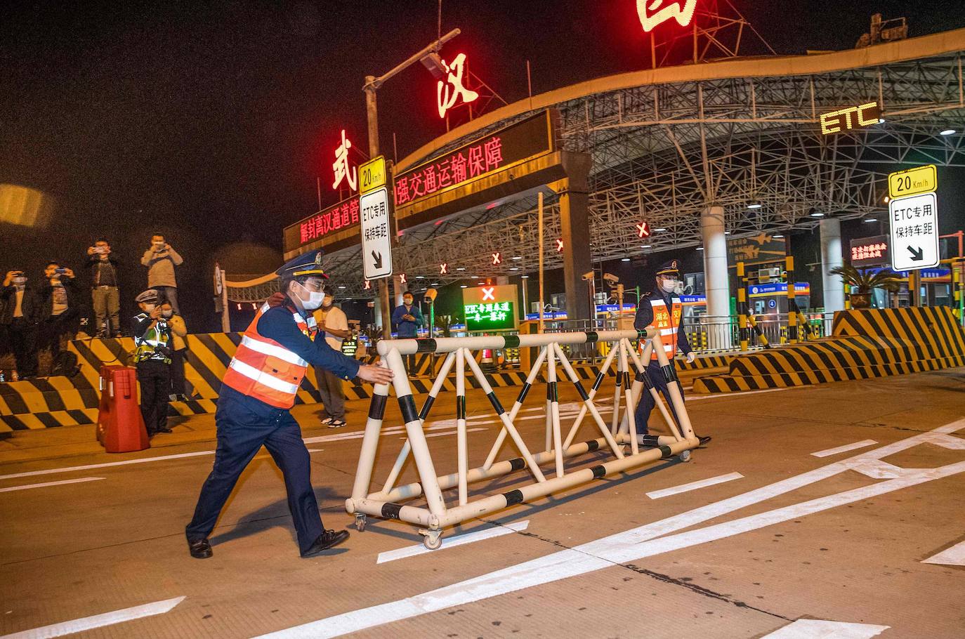 En Wuhan, ciudad china donde comenzó la pandemia, se han levantado las restricciones que mantuvieron cerrada la urbe durante 76 días y poco a poco se va recuperando la normalidad