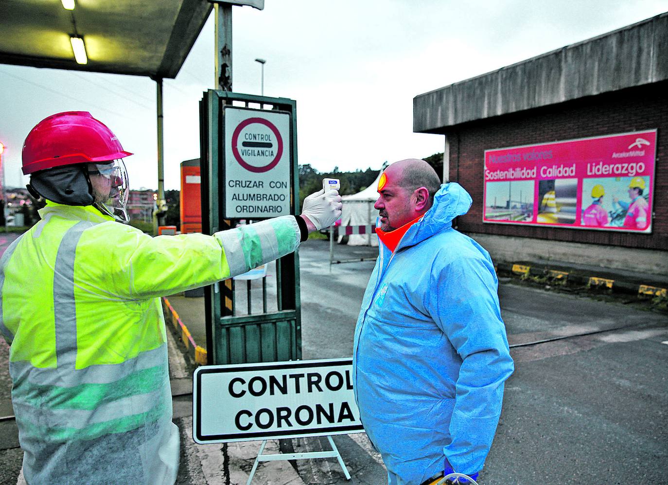 La pandemia ha dejado calles vacías, momentos trágicos y gestos de esperanza en una región que lucha contra la enfermedad.