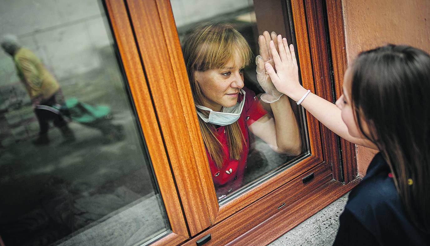 La pandemia ha dejado calles vacías, momentos trágicos y gestos de esperanza en una región que lucha contra la enfermedad.