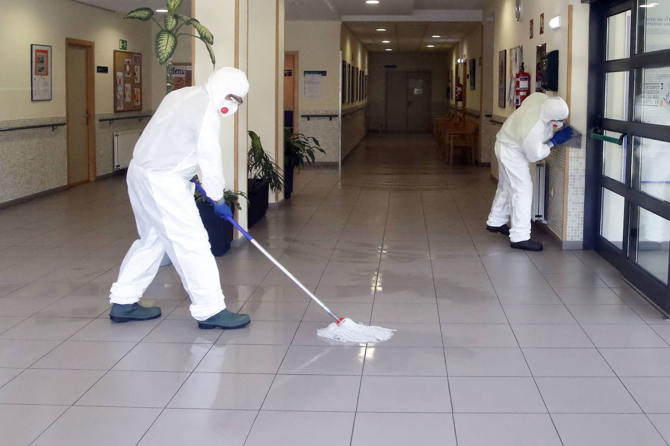 La pandemia ha dejado calles vacías, momentos trágicos y gestos de esperanza en una región que lucha contra la enfermedad.