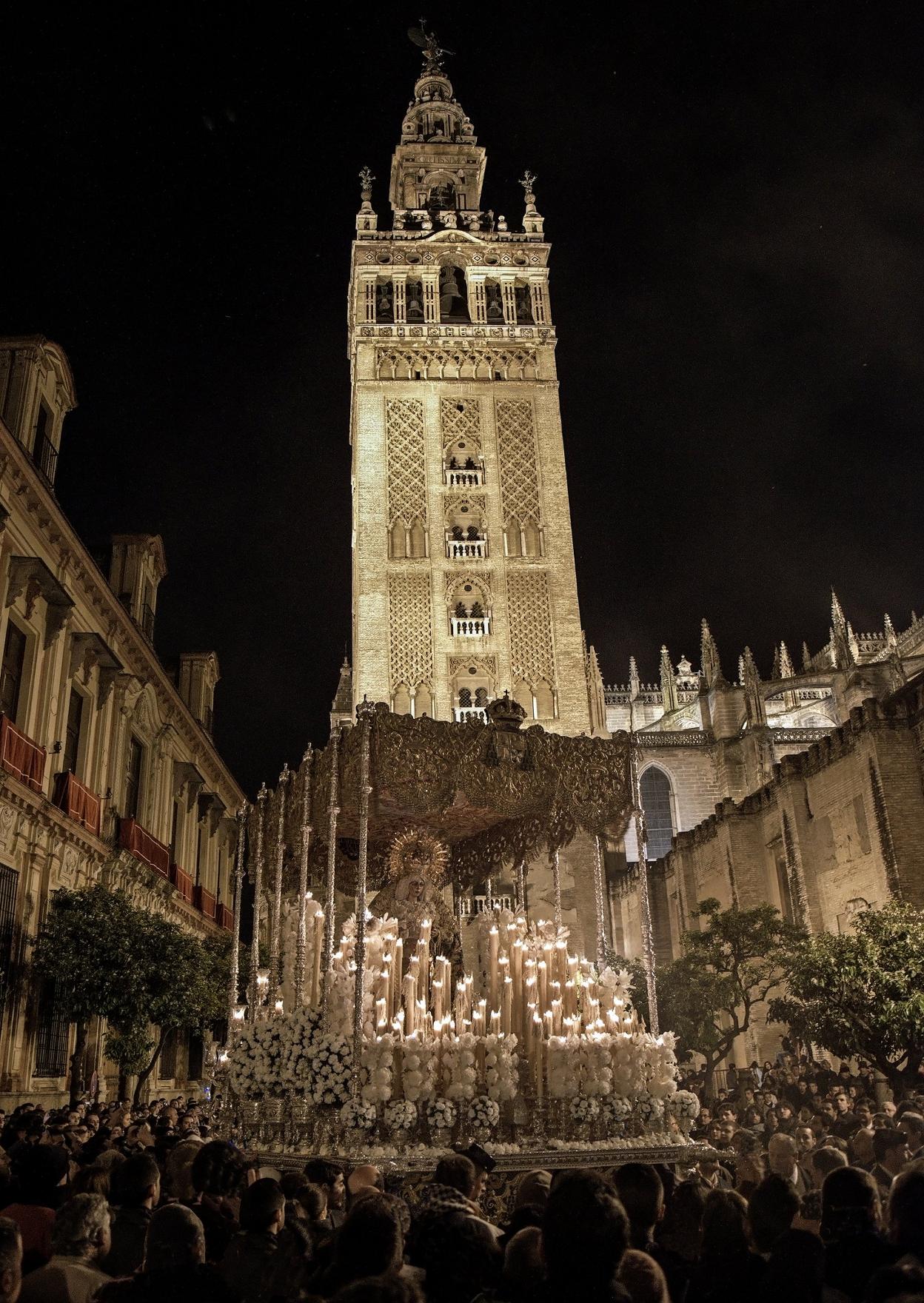 Lírica llanisca para la Semana Santa de Sevilla