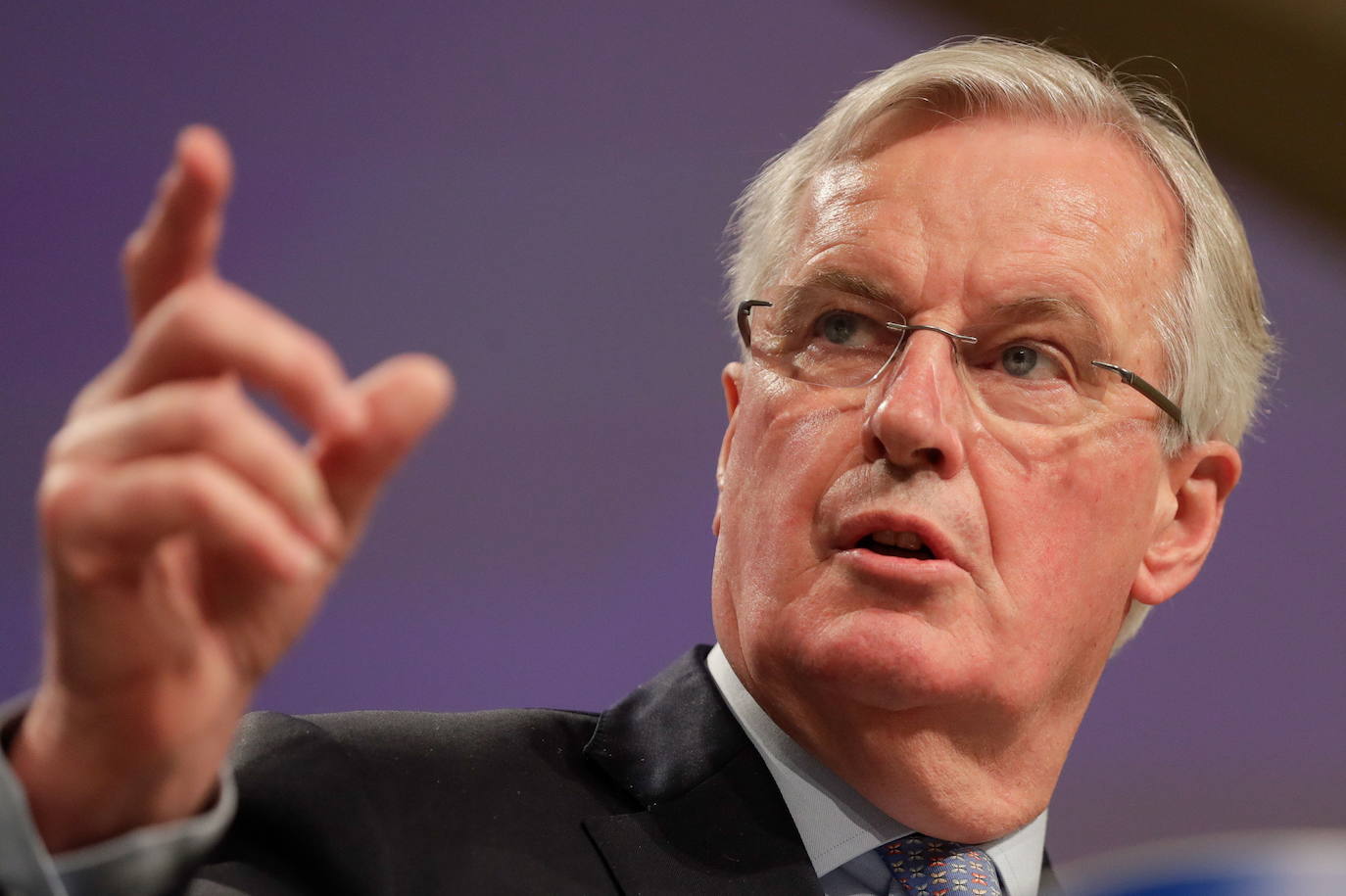 El negociador jefe de la Unión Europea para el Brexit, Michel Barnier anunció su contagio el 19 de marzo. 