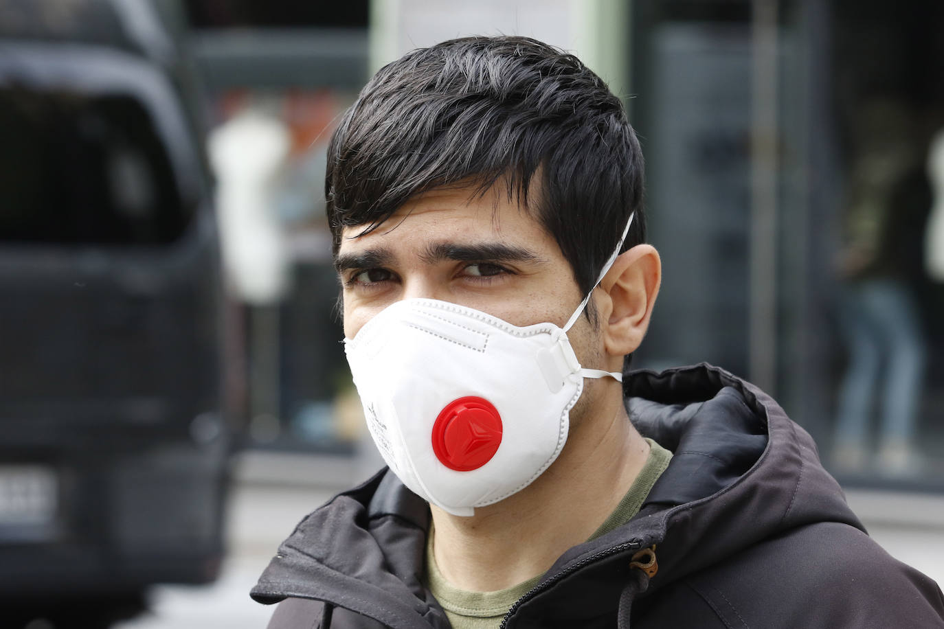 Fotos: Los tipos de mascarillas con los que los asturianos salen a la calle