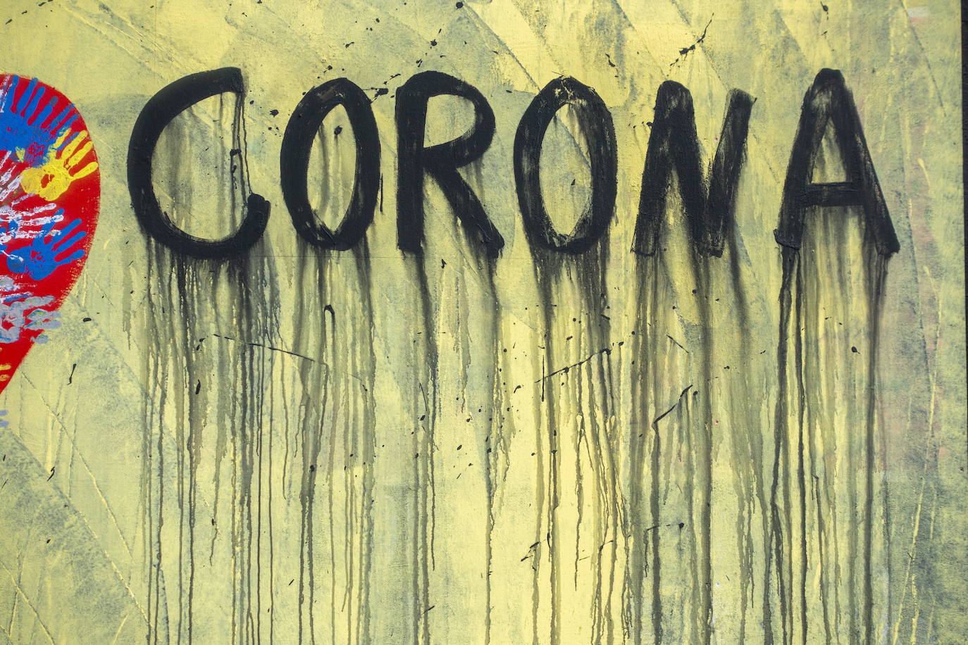 El arte sale a los balcones berlineses en tiempos de COVID-19