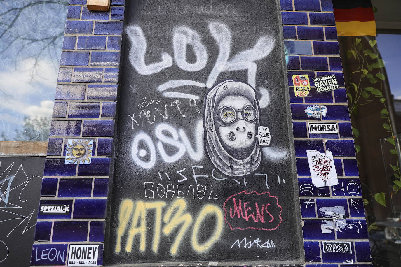 El arte sale a los balcones berlineses en tiempos de COVID-19