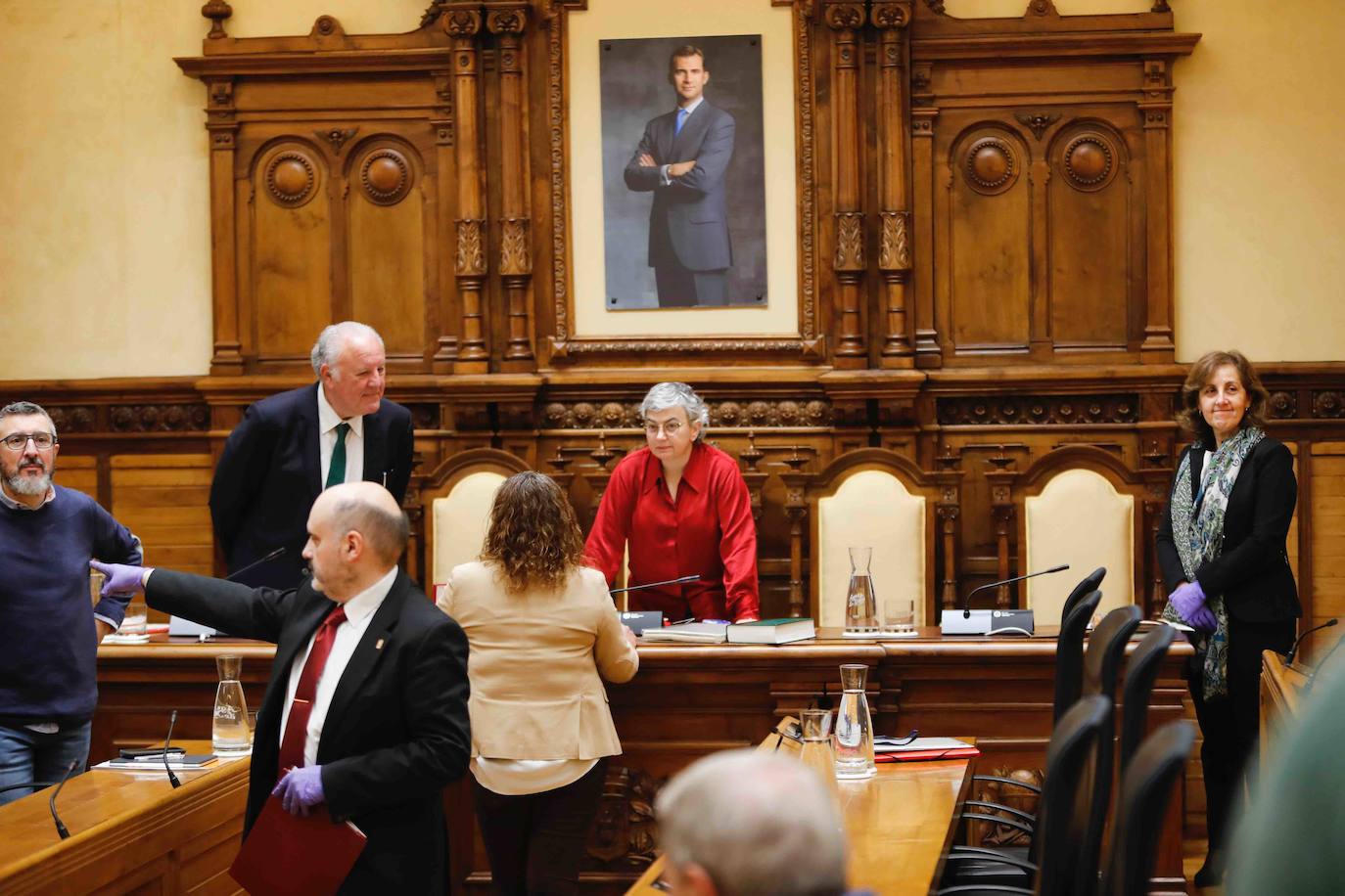 El Pleno apoya promover la Universidad Laboral como Patrimonio de la Humanidad. La declaración institucional del Ayuntamiento con motivo del Día de la Mujer sale adelante con la abstención de Vox.