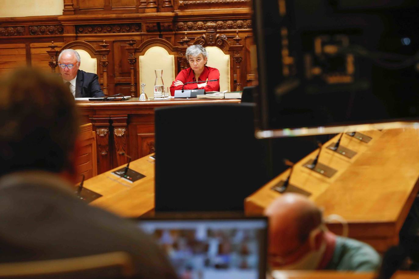 El Pleno apoya promover la Universidad Laboral como Patrimonio de la Humanidad. La declaración institucional del Ayuntamiento con motivo del Día de la Mujer sale adelante con la abstención de Vox.