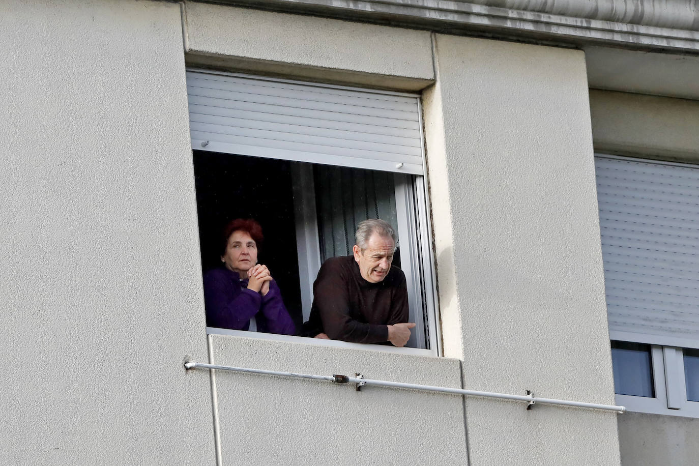 Oviedo y Gijón celebraron este viernes un multitudinario escanciado, en donde no solo hubo sidra. En esta 'fiesta' tampoco faltó la música y unos balcones engalanados para la ocasión.