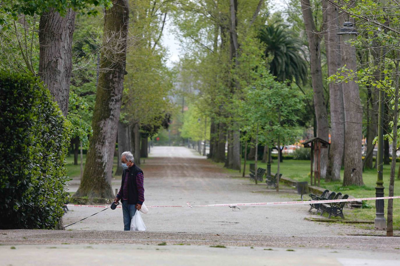 Las región cumple con las normas de seguridad en las salidas ineludibles a la calle. Las mascarillas y los controles se convierten en la tónica habitual de la vida fuera de casa. 