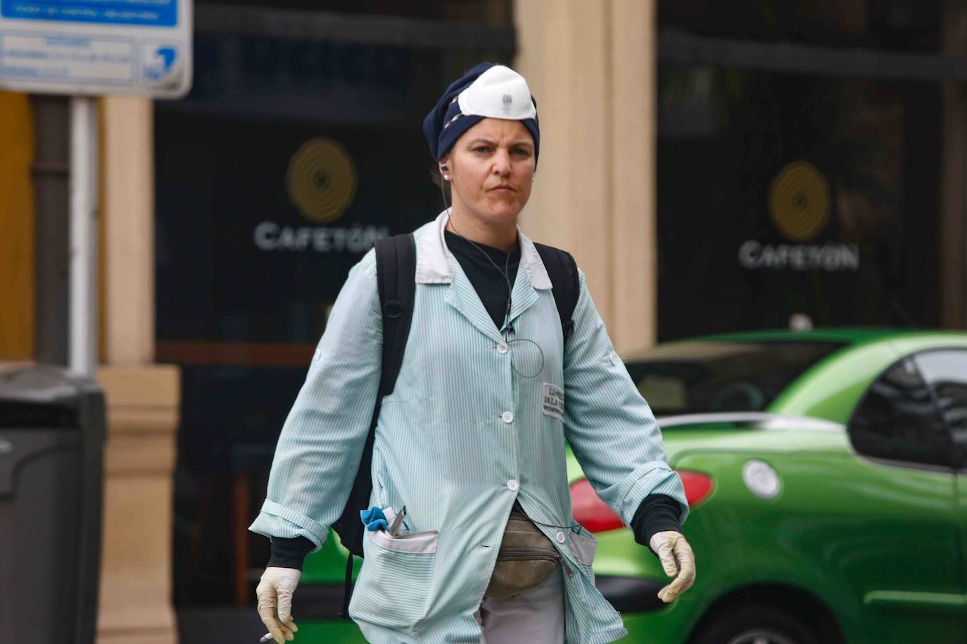 Las región cumple con las normas de seguridad en las salidas ineludibles a la calle. Las mascarillas y los controles se convierten en la tónica habitual de la vida fuera de casa. 