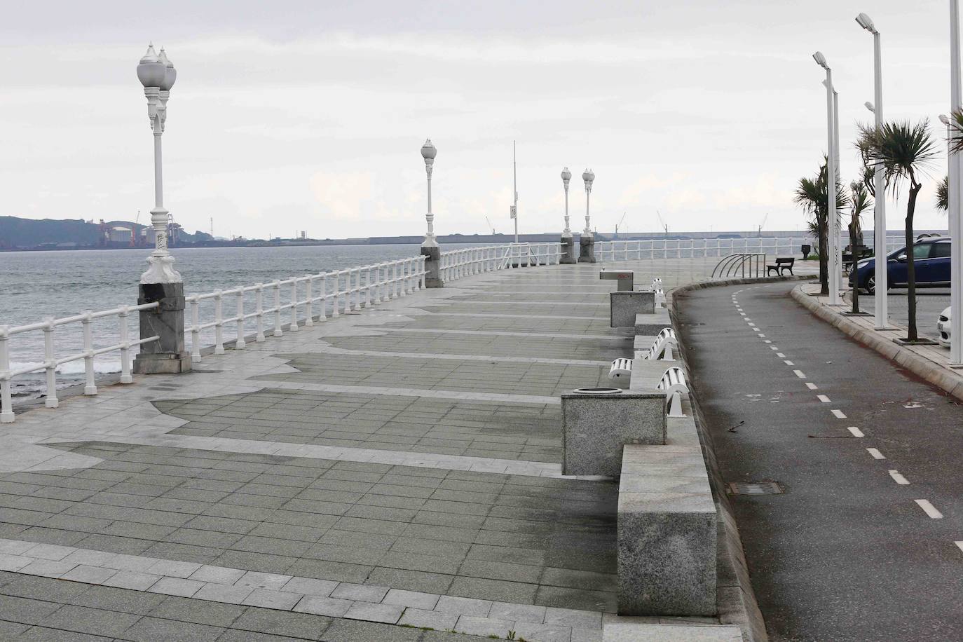 Las región cumple con las normas de seguridad en las salidas ineludibles a la calle. Las mascarillas y los controles se convierten en la tónica habitual de la vida fuera de casa. 