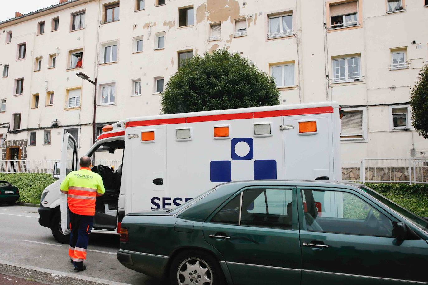 El fallecido,un varón de 70 años, residía en el barrio de Roces. Fue su pareja quien alertó a la Policía de que no sabía nada de él desde hacía un día.