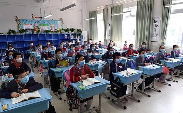 Estudiantes en una clase en Chongqing