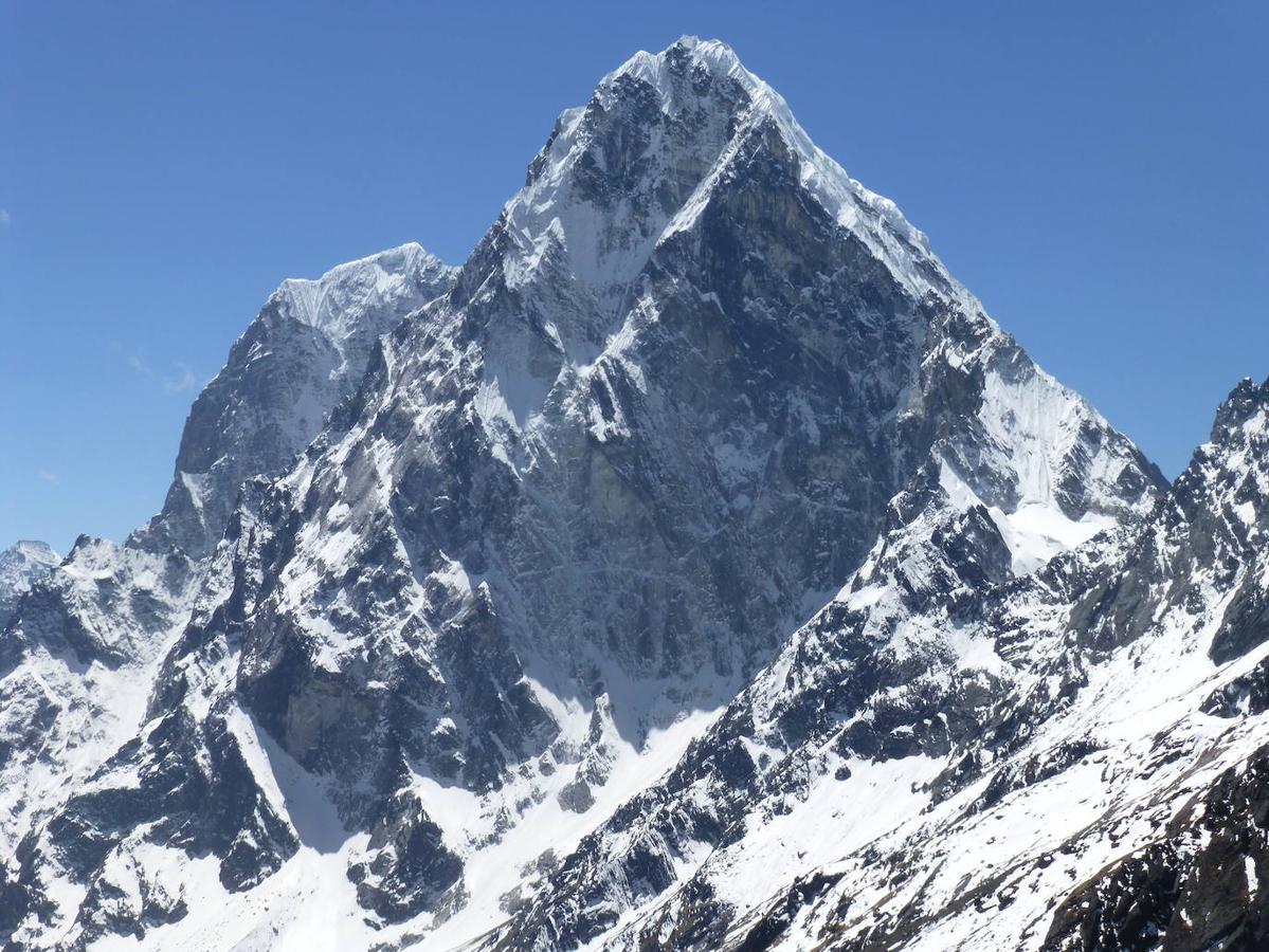 Montaña del Cholatse en Nepal (6.440 m)