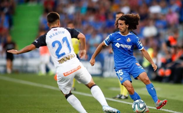 Cucurella, futbolista criado en La Masía, seguira en el Getafe, tras ejercer el club azulón la opción de compra. 