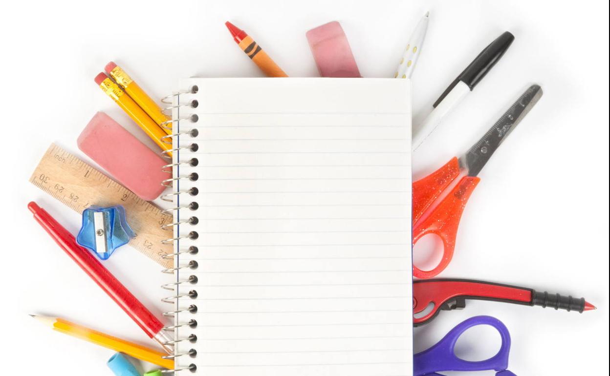 Cruz Roja reparte material escolar a 614 estudiantes asturianos