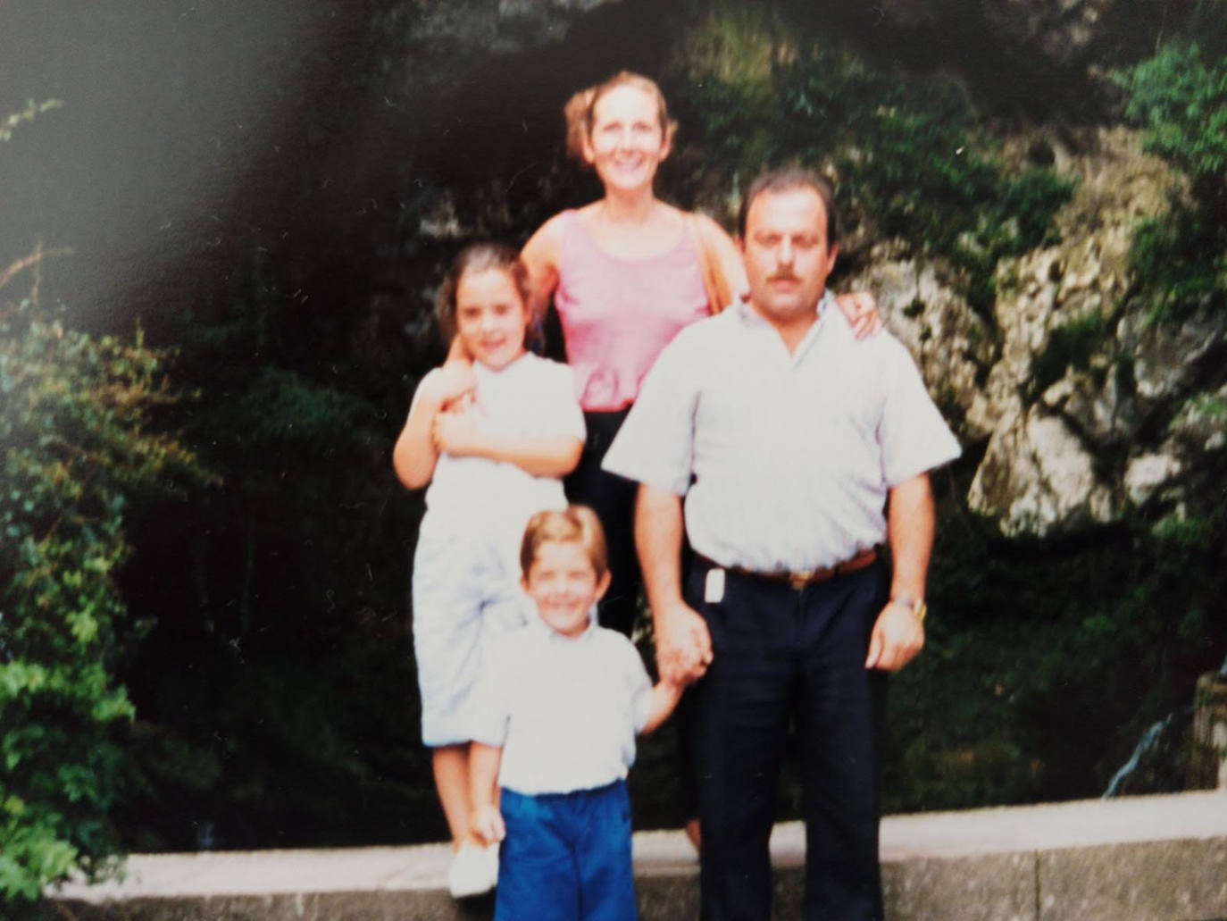 Feliz día a nuestros papis que además este año se estrenan como abuelitos. Os queremos 