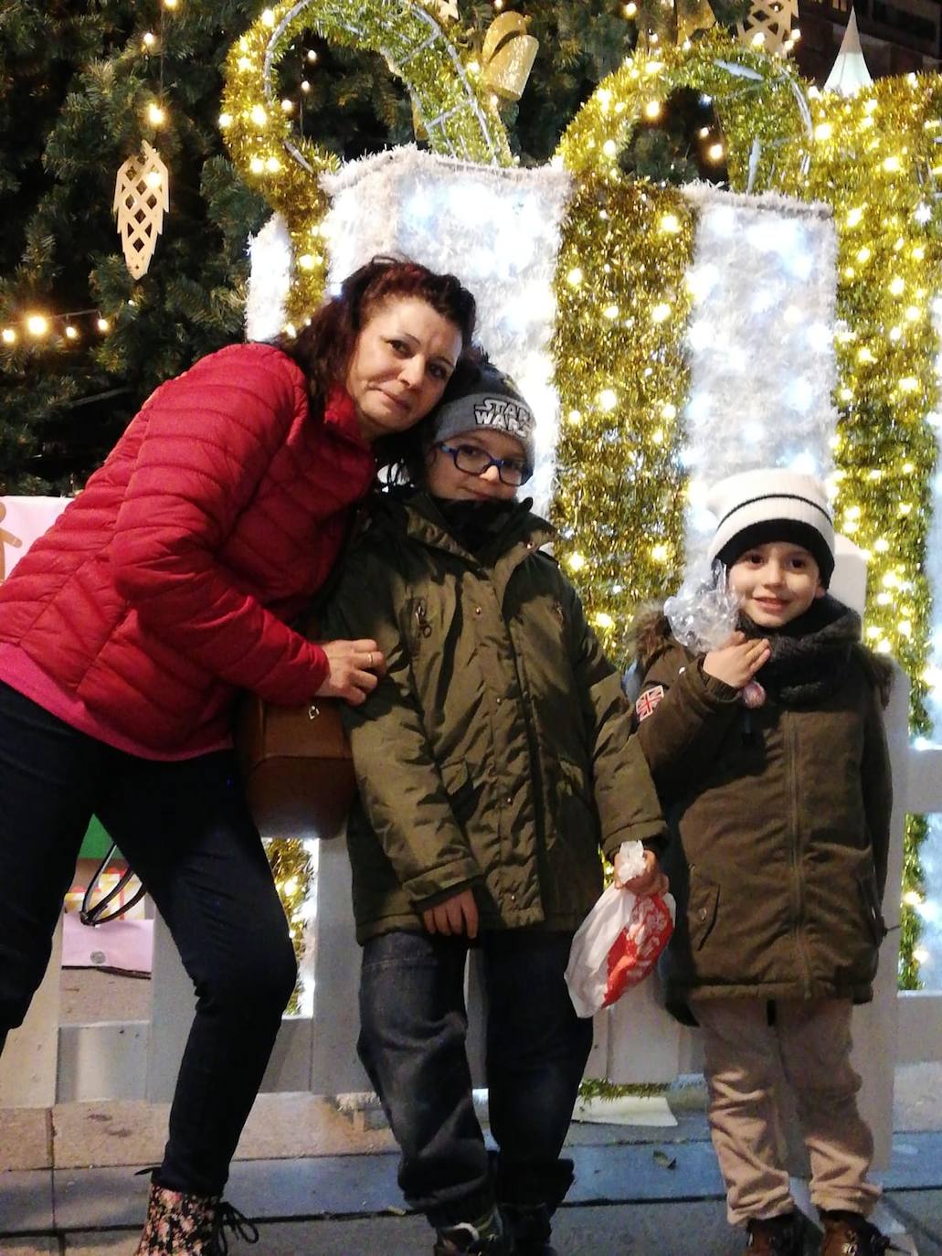 A la mejor madre y abuela del mundo mundial