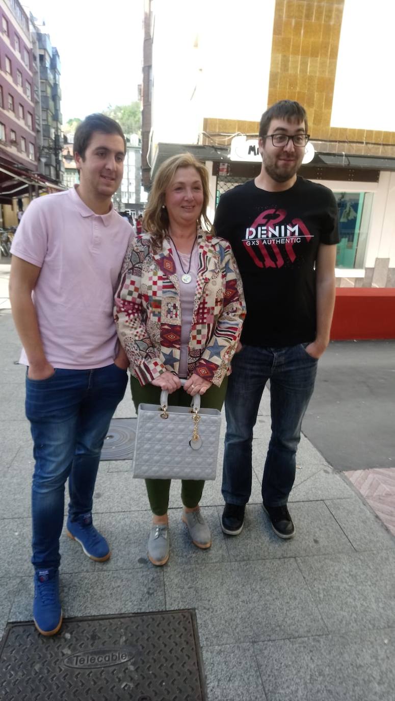 ¡Feliz día de la madre! Te queremos