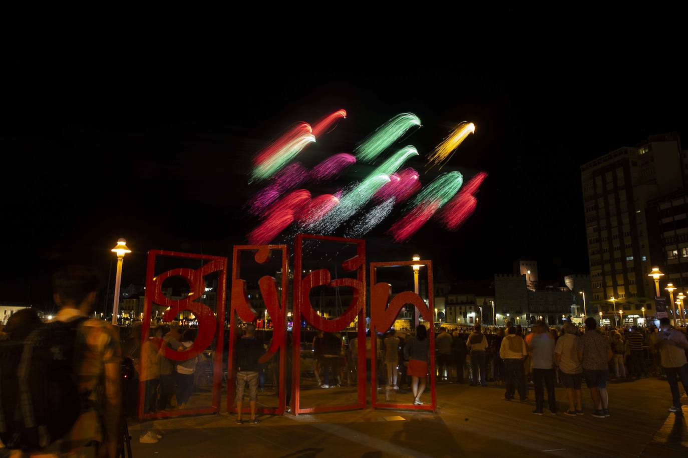 Los fuegos artificiales, desde Les Letrones en el Muelle