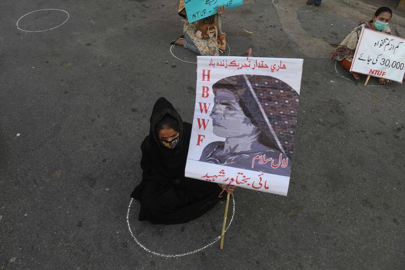 El coronavirus ha dejado imágenes insólitas durante las manifestaciones del 1 de mayo, Día del Trabajador, en todo el mundo. Eso sí, no ha podido con las protestas de países como Grecia, Turquía, Pakistán, Corea del Sur, Lituania o España.