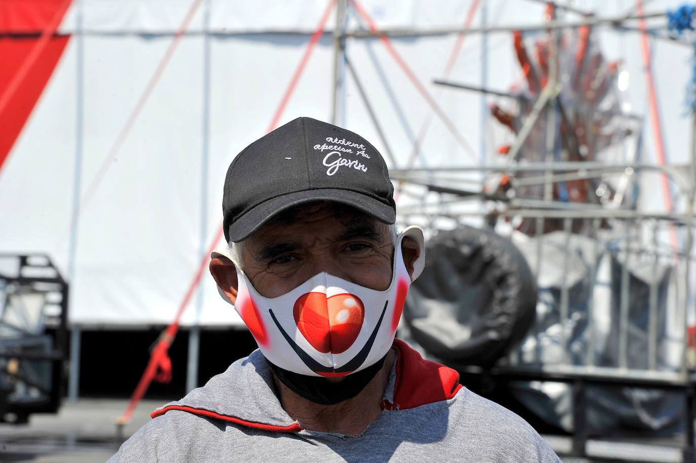 Las calles de todo el mundo se han llenado de las más variopintas mascarillas, desde las reivindicativas hasta la 'patriótica' mascarilla de la portavoz de Vox en el Congreso de los Diputados, Macarena Olona