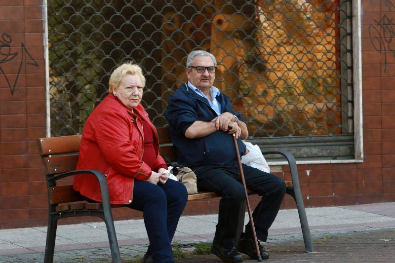 Desde las 6 de esta mañana, deportistas y paseantes reconquistaban las calles del Principado