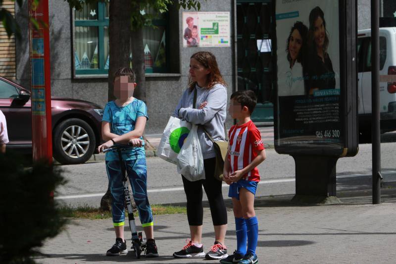 Desde las 6 de esta mañana, deportistas y paseantes reconquistaban las calles del Principado