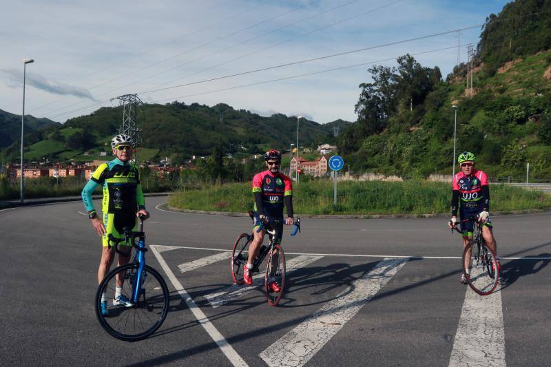 Desde las 6 de esta mañana, deportistas y paseantes reconquistaban las calles del Principado