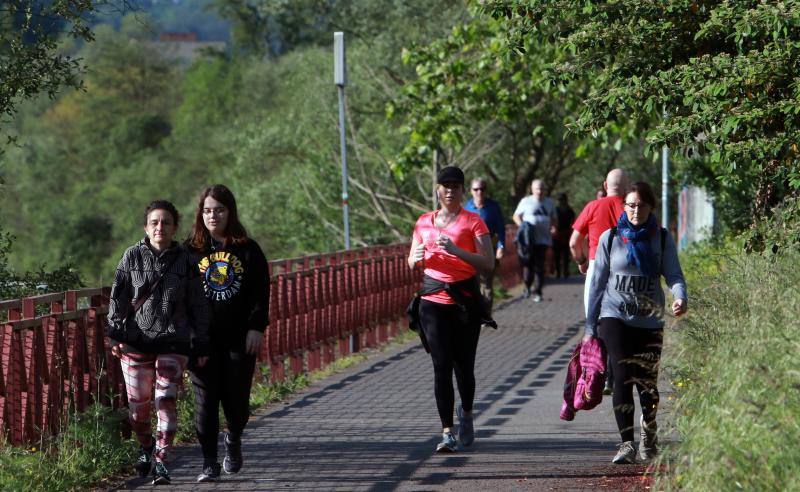 Desde las 6 de esta mañana, deportistas y paseantes reconquistaban las calles del Principado