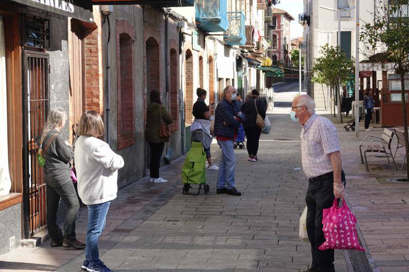 Desde las 6 de esta mañana, deportistas y paseantes reconquistaban las calles del Principado