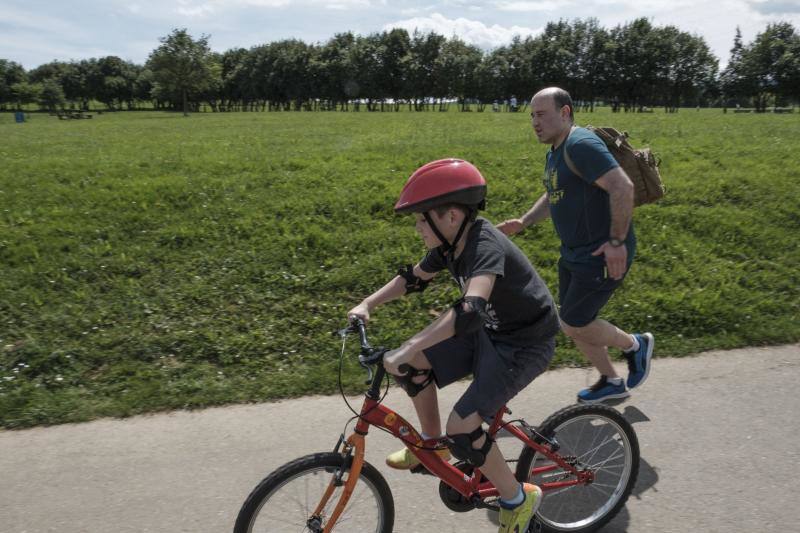 Desde las 6 de esta mañana, deportistas y paseantes reconquistaban las calles, paseos y playas tras más de 40 días confinados.