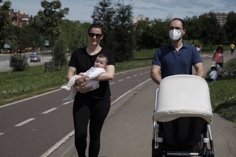Desde las 6 de esta mañana, deportistas y paseantes reconquistaban las calles, paseos y playas tras más de 40 días confinados.