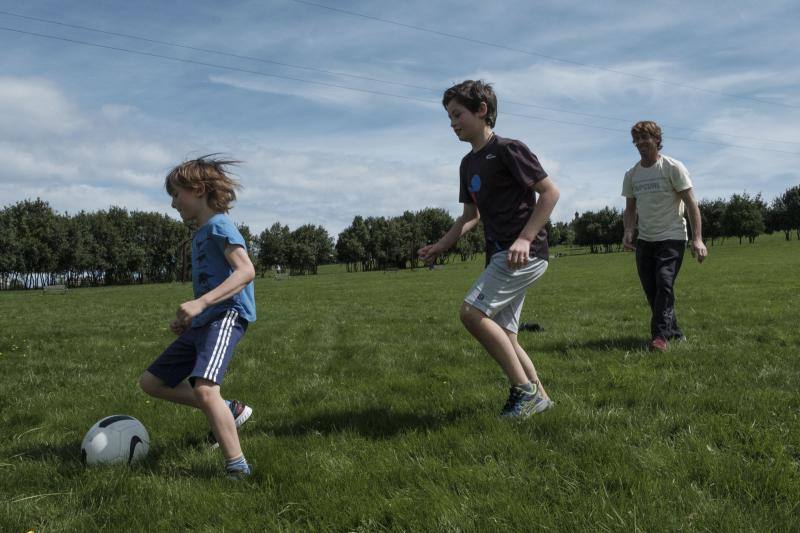 Desde las 6 de esta mañana, deportistas y paseantes reconquistaban las calles, paseos y playas tras más de 40 días confinados.
