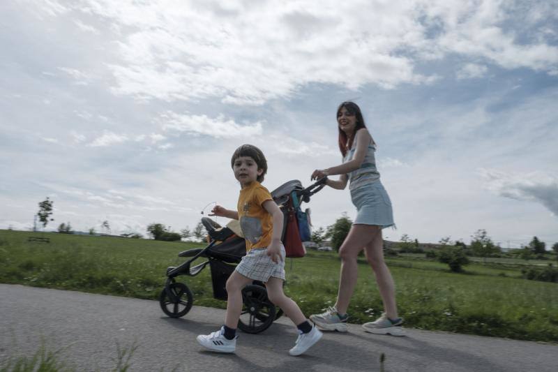 Desde las 6 de esta mañana, deportistas y paseantes reconquistaban las calles, paseos y playas tras más de 40 días confinados.