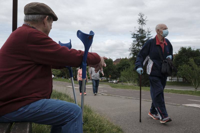Desde las 6 de esta mañana, deportistas y paseantes reconquistaban las calles, paseos y playas tras más de 40 días confinados.