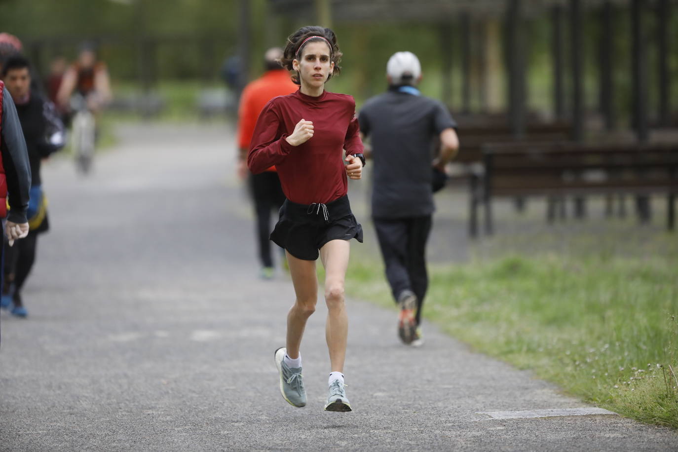 Desde las 6 de esta mañana, deportistas y paseantes reconquistaban las calles, paseos y playas tras más de 40 días confinados.