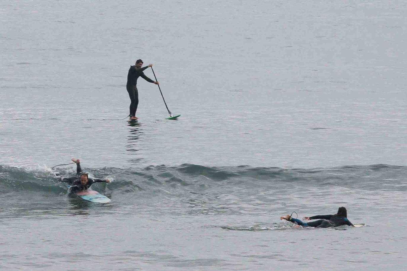 Desde las 6 de esta mañana, deportistas y paseantes reconquistaban las calles, paseos y playas tras más de 40 días confinados.