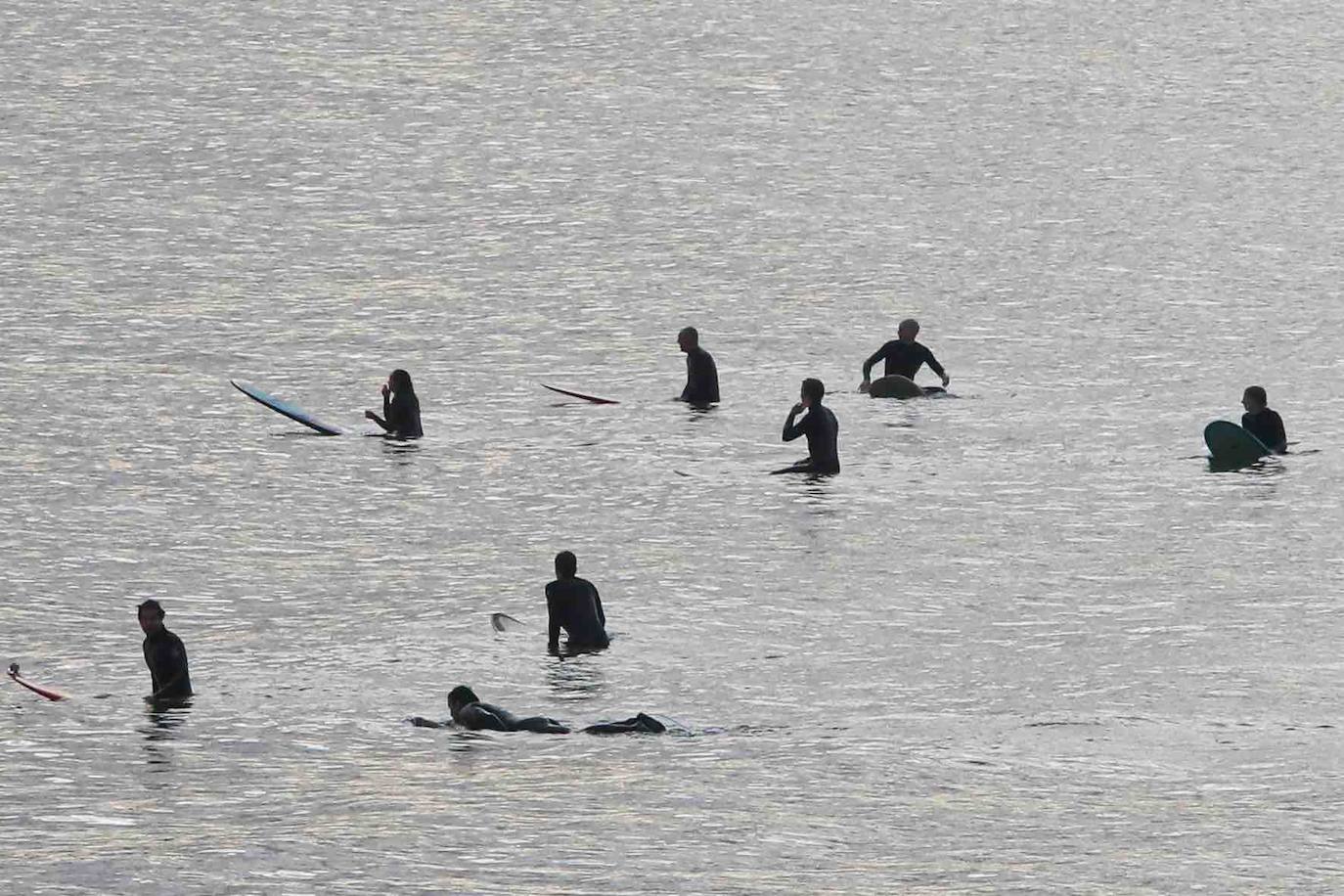 Desde las 6 de esta mañana, deportistas y paseantes reconquistaban las calles, paseos y playas tras más de 40 días confinados.