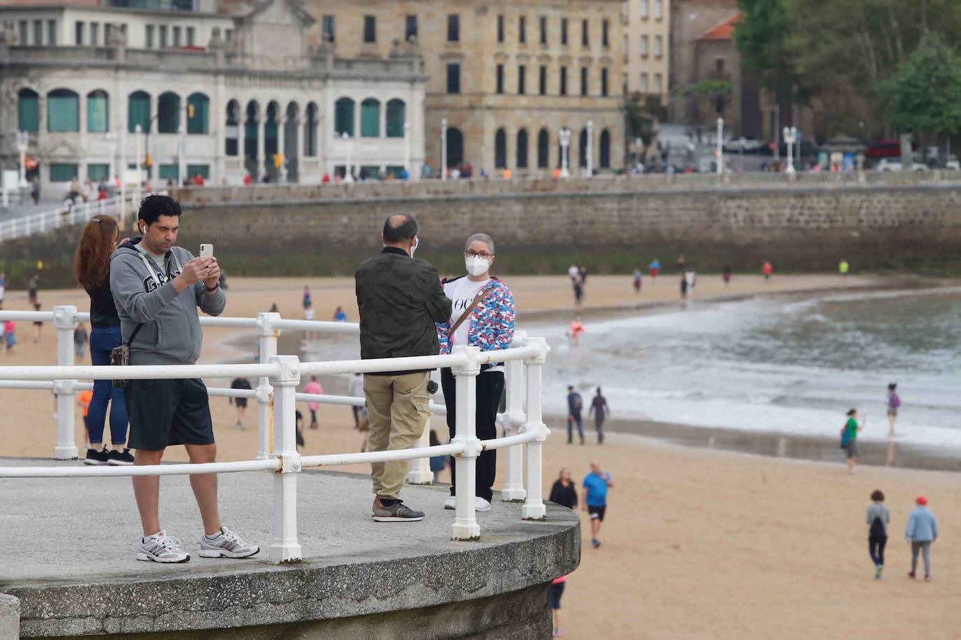 Desde las 6 de esta mañana, deportistas y paseantes reconquistaban las calles, paseos y playas tras más de 40 días confinados.
