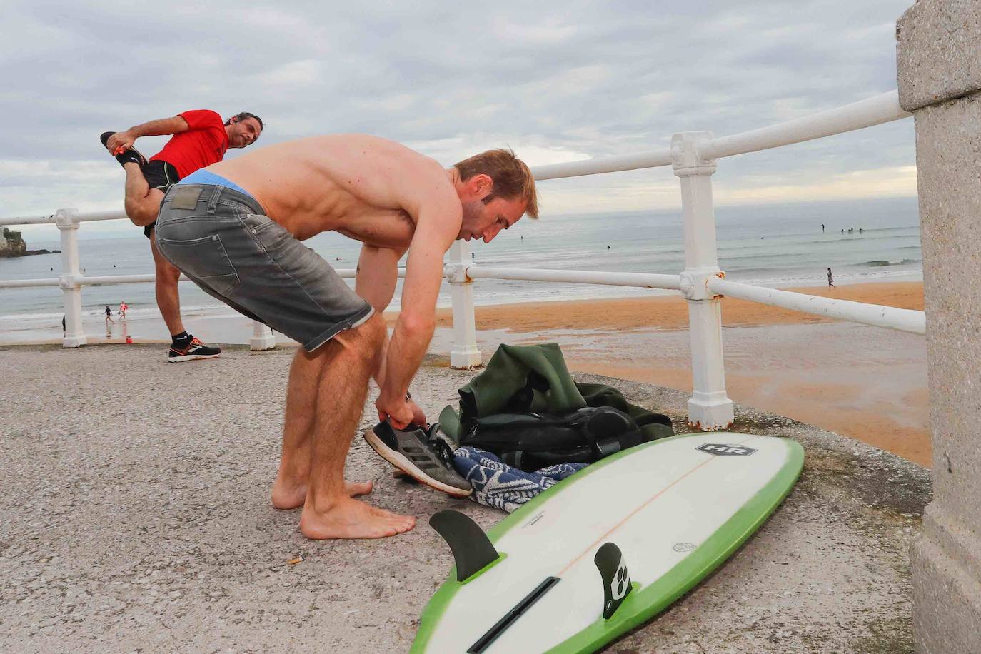 Desde las 6 de esta mañana, deportistas y paseantes reconquistaban las calles, paseos y playas tras más de 40 días confinados.
