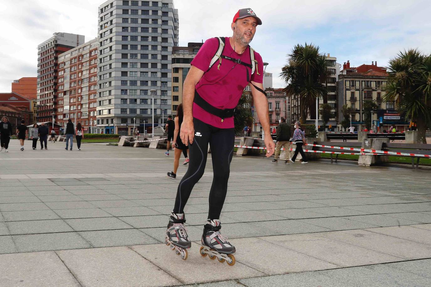 Desde las 6 de esta mañana, deportistas y paseantes reconquistaban las calles, paseos y playas tras más de 40 días confinados.