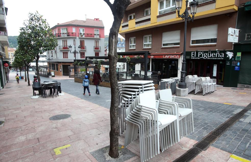 Terrazas de locales de la calle Gascona, en Oviedo. 
