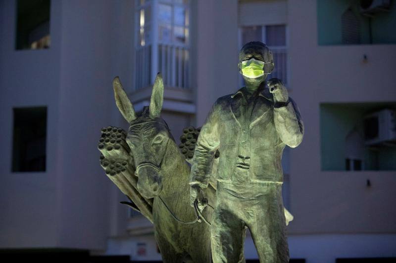 El coronavirus ha llegado a prácticamente todos los países del mundo y en algunos lugares han optado por colocarle mascarillas protectoras a las estatuas más emblemáticas, como el Cristo Redentor de Brasil o el Woody Allen de Oviedo, para concienciar sobre los beneficios de utilizarlas para tratar de frenar la pandemia. 