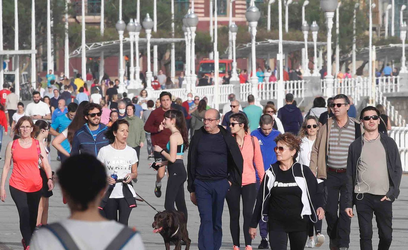 Después de un fin de semana en el que los asturianos comenzaron a salir de sus casas con el permiso por franjas temporales para hacer deporte, la región ha se adentra en la primera semana de desescalada. Comienza la fase cero, la que permitirá poco a poco ir retomando la actividad o a lo que el Gobierno ha llamado 'nueva normalidad'. 