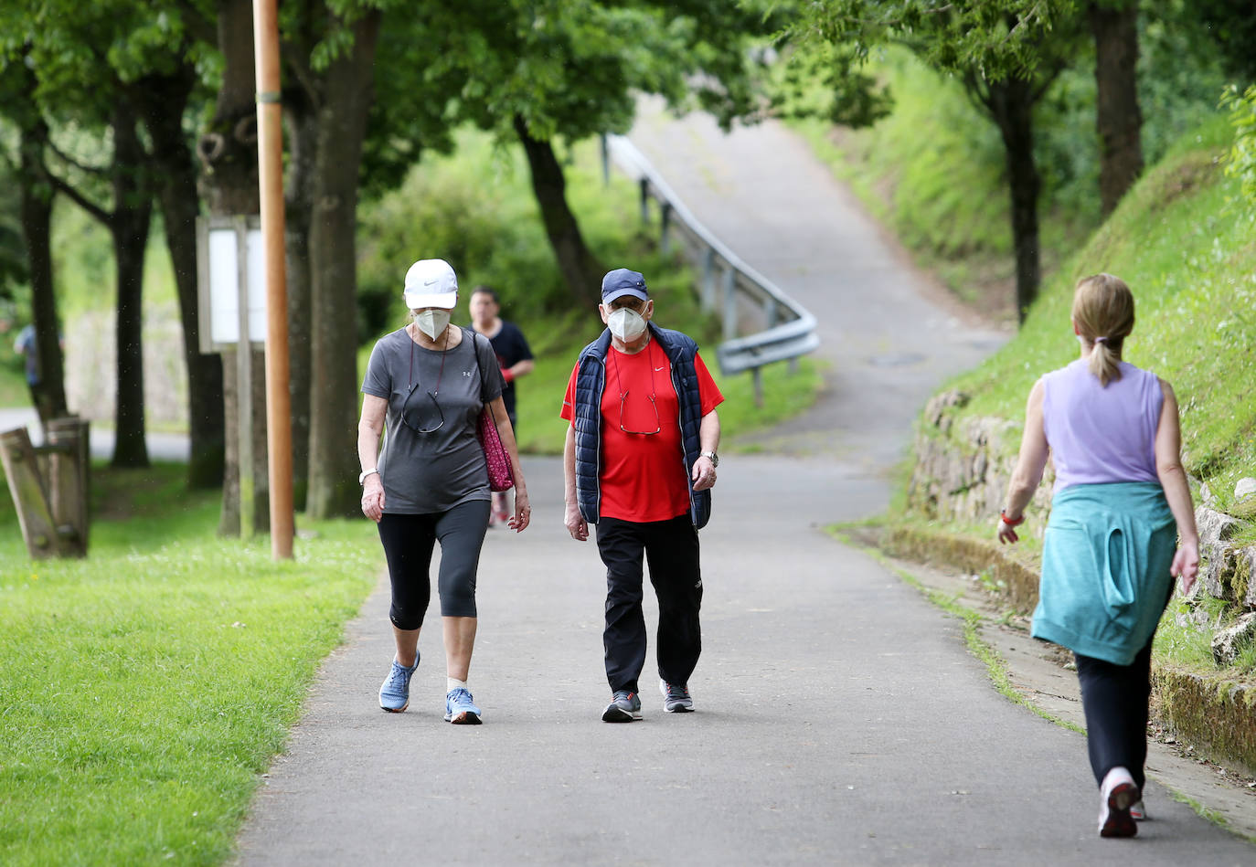 Después de un fin de semana en el que los asturianos comenzaron a salir de sus casas con el permiso por franjas temporales para hacer deporte, la región ha se adentra en la primera semana de desescalada. Comienza la fase cero, la que permitirá poco a poco ir retomando la actividad o a lo que el Gobierno ha llamado 'nueva normalidad'. 