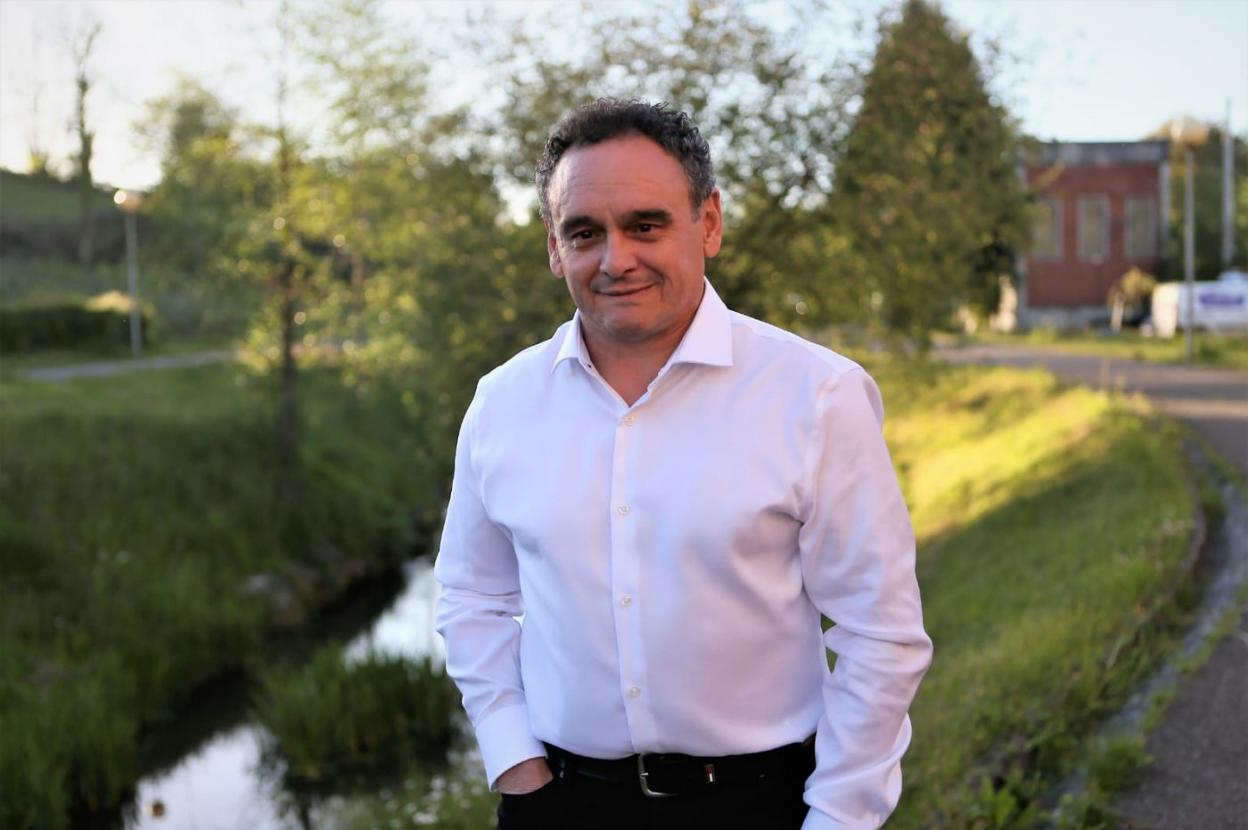 El alcalde de Nava, Juan Cañal Canteli. 