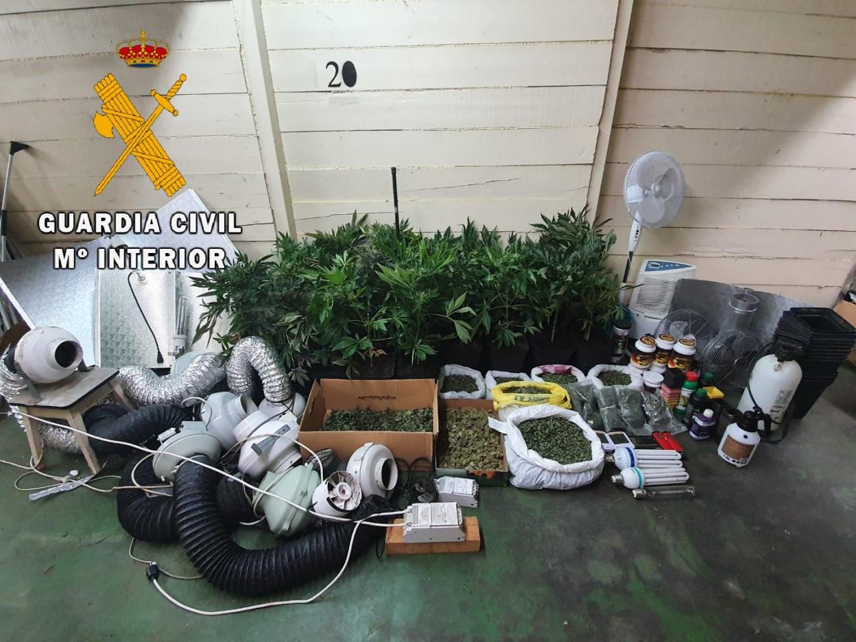 Material incautado por los agentes en el interior de una nave en Valdés. 